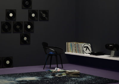 CAPAROL ICONS - NO 10 - TRIBUTE TO VINYL - Modernes graphisches Vinylschwarz. Ein dunkel-dramatisches Farbstatement. Verleiht Räumen Ruhe und Monumentalität.